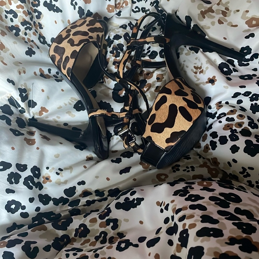 Gianni Bini Black and Brown Heels Stiletto Pumps